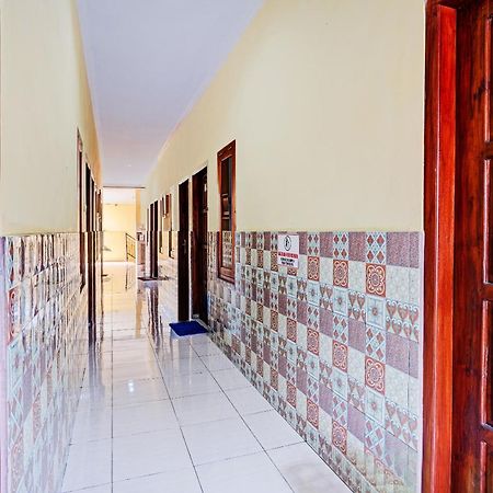 Oyo 90234 Dhoho Family Guest House Kediri  Exterior foto
